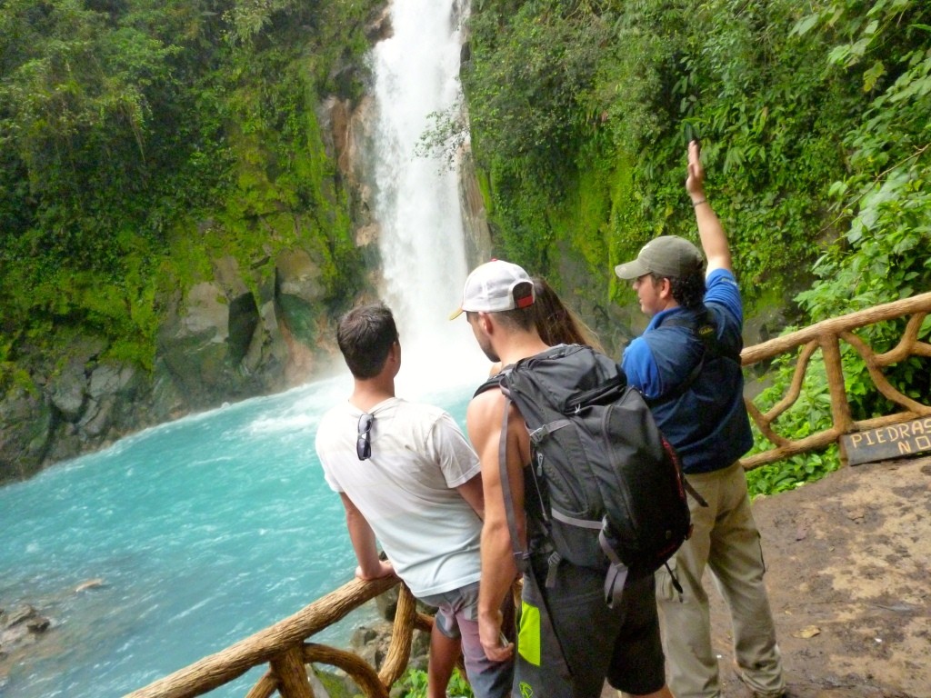 Hiking to Rio Celeste – OutHikers